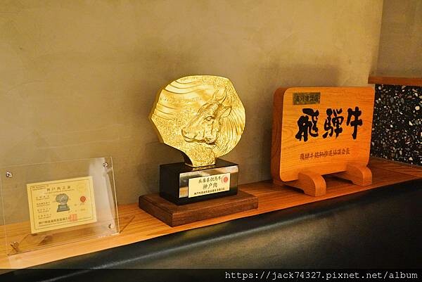 {台中美食}和牛EMPEROR 日式燒肉/絕對是全台最美味的