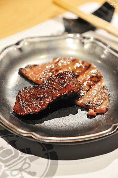 台中和牛燒肉推薦，和牛EMPEROR，日本A5和牛專賣，專人