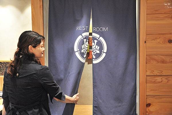 台中和牛燒肉推薦，和牛EMPEROR，日本A5和牛專賣，專人