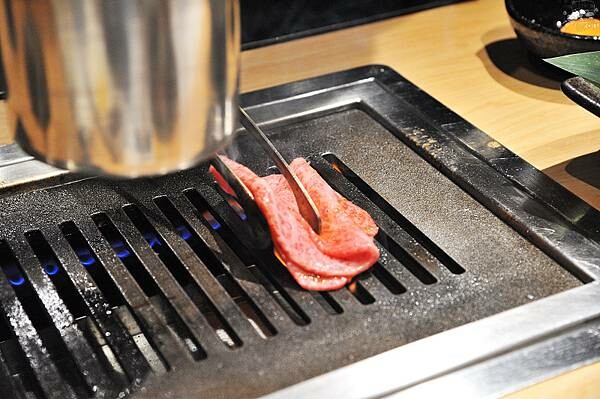 台中和牛燒肉推薦，和牛EMPEROR，日本A5和牛專賣，專人