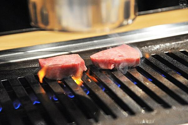 台中和牛燒肉推薦，和牛EMPEROR，日本A5和牛專賣，專人