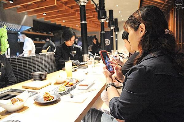 台中和牛燒肉推薦，和牛EMPEROR，日本A5和牛專賣，專人