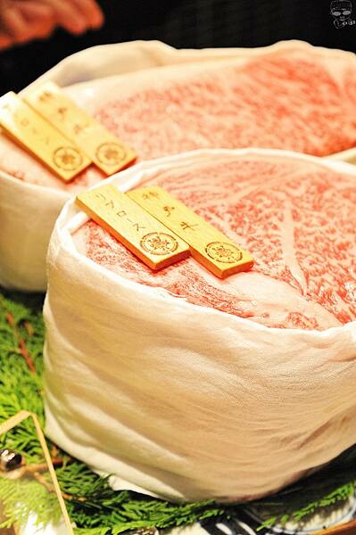 台中和牛燒肉推薦，和牛EMPEROR，日本A5和牛專賣，專人