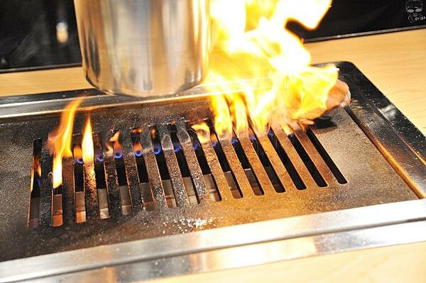 台中和牛燒肉推薦，和牛EMPEROR，日本A5和牛專賣，專人