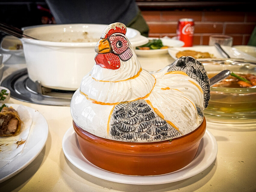 雞家莊本店！台北米其林推薦台菜餐廳，經典三色雞與布丁的美味傳奇