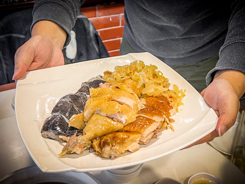 雞家莊本店！台北米其林推薦台菜餐廳，經典三色雞與布丁的美味傳奇