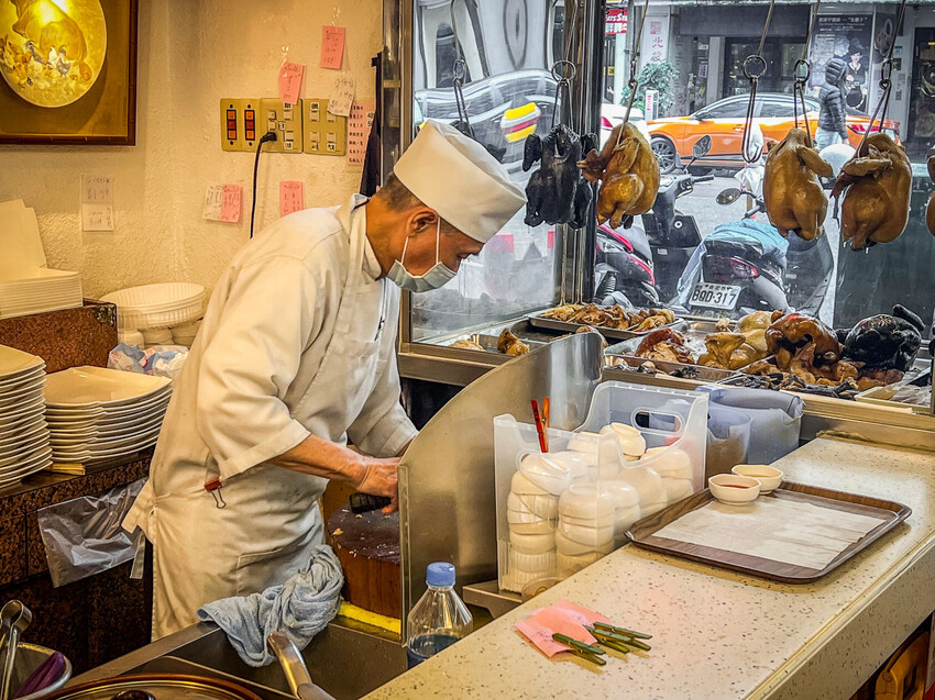 雞家莊本店！台北米其林推薦台菜餐廳，經典三色雞與布丁的美味傳奇