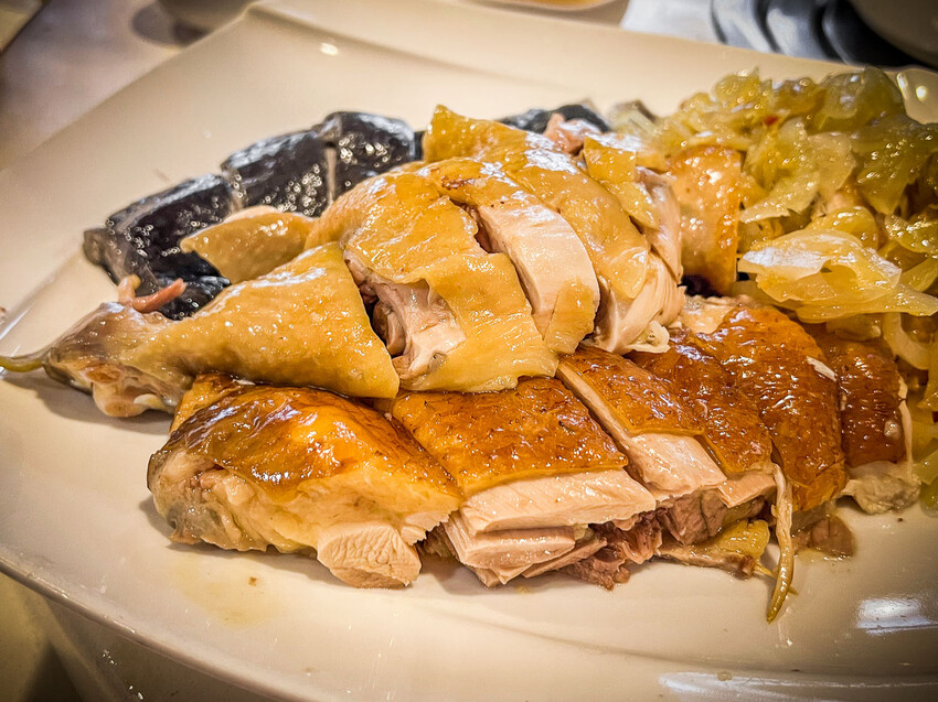 雞家莊本店！台北米其林推薦台菜餐廳，經典三色雞與布丁的美味傳奇