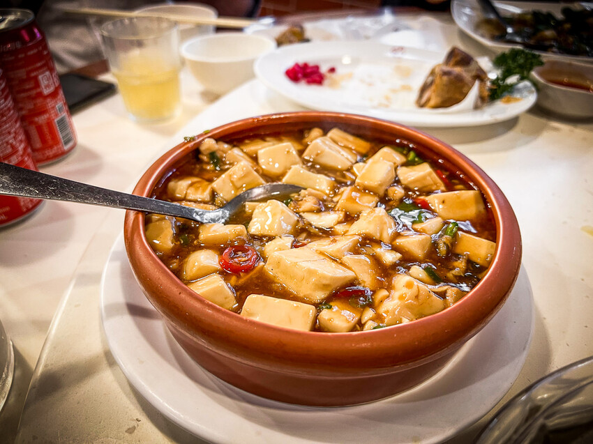 雞家莊本店！台北米其林推薦台菜餐廳，經典三色雞與布丁的美味傳奇