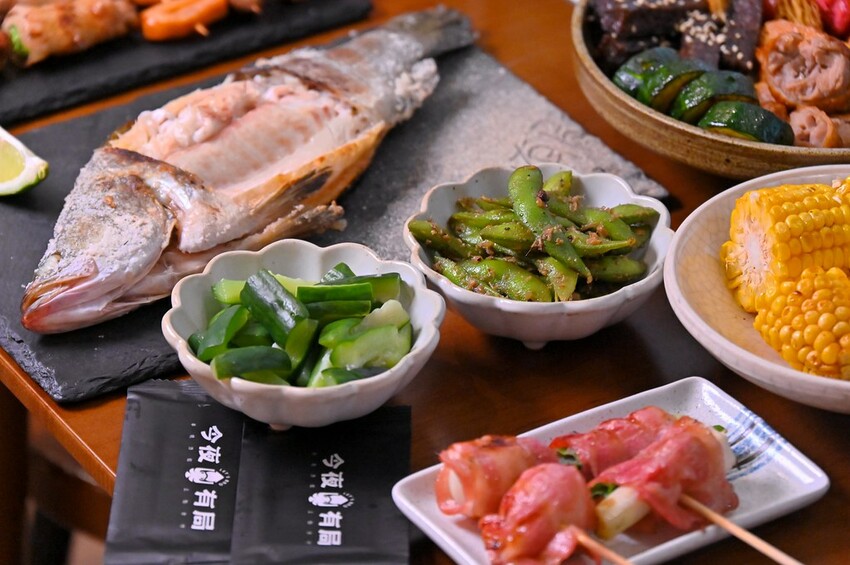 台中市北屯區台中北屯美食推薦 隱藏北屯好市多旁私藏好評串燒店 還有轉播運動比賽/今夜有局串燒餐館
