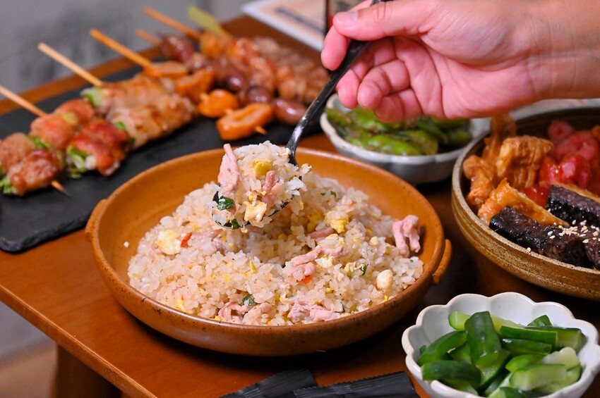 台中市北屯區台中北屯美食推薦 隱藏北屯好市多旁私藏好評串燒店 還有轉播運動比賽/今夜有局串燒餐館