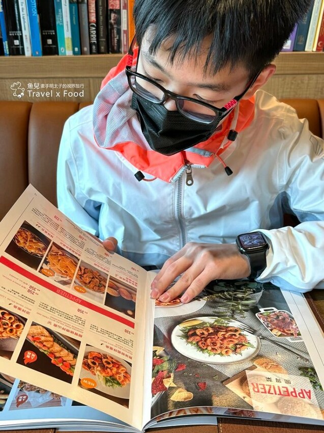 全台唯一可以用餐的圖書館！！會飛的書，會動的畫，在霍格華茲的魔法空間發揮想像力！金色三麥（桃園藝文店） @魚兒 x 牽手明太子的「視」界旅行