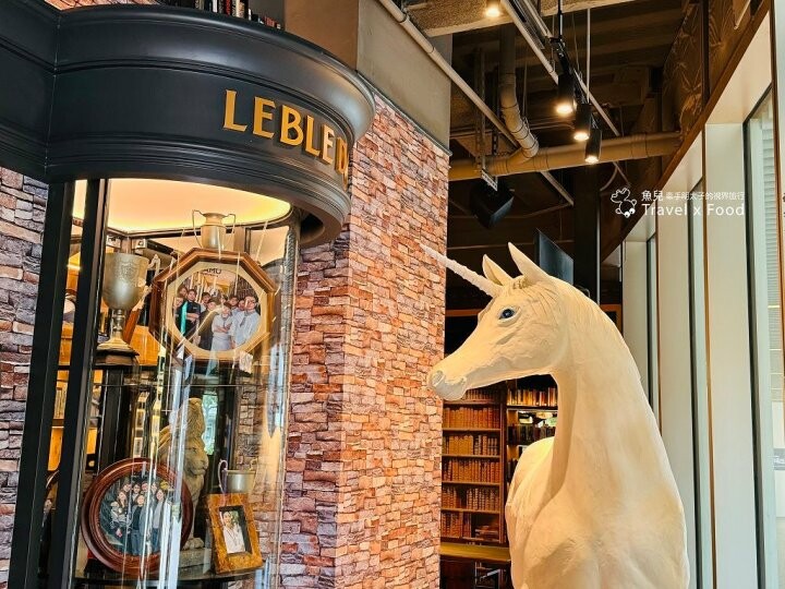 全台唯一可以用餐的圖書館！！會飛的書，會動的畫，在霍格華茲的魔法空間發揮想像力！金色三麥（桃園藝文店） @魚兒 x 牽手明太子的「視」界旅行