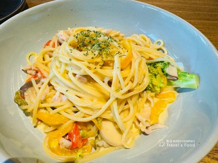 全台唯一可以用餐的圖書館！！會飛的書，會動的畫，在霍格華茲的魔法空間發揮想像力！金色三麥（桃園藝文店） @魚兒 x 牽手明太子的「視」界旅行