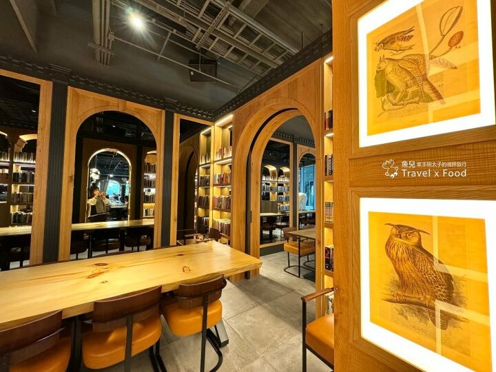 全台唯一可以用餐的圖書館！！會飛的書，會動的畫，在霍格華茲的魔法空間發揮想像力！金色三麥（桃園藝文店） @魚兒 x 牽手明太子的「視」界旅行