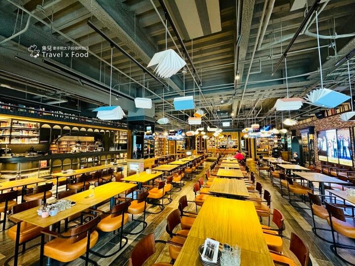 全台唯一可以用餐的圖書館！！會飛的書，會動的畫，在霍格華茲的魔法空間發揮想像力！金色三麥（桃園藝文店） @魚兒 x 牽手明太子的「視」界旅行