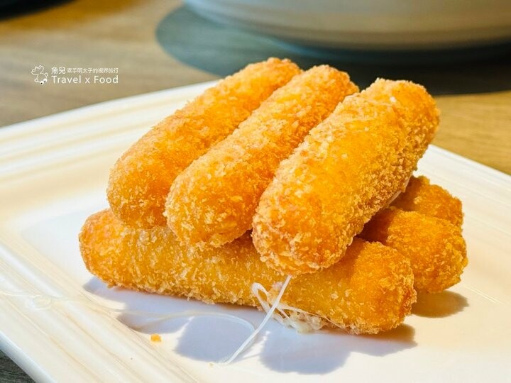 全台唯一可以用餐的圖書館！！會飛的書，會動的畫，在霍格華茲的魔法空間發揮想像力！金色三麥（桃園藝文店） @魚兒 x 牽手明太子的「視」界旅行