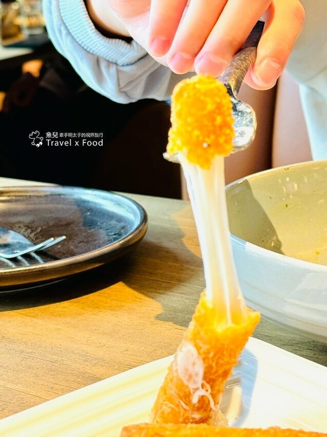 全台唯一可以用餐的圖書館！！會飛的書，會動的畫，在霍格華茲的魔法空間發揮想像力！金色三麥（桃園藝文店） @魚兒 x 牽手明太子的「視」界旅行