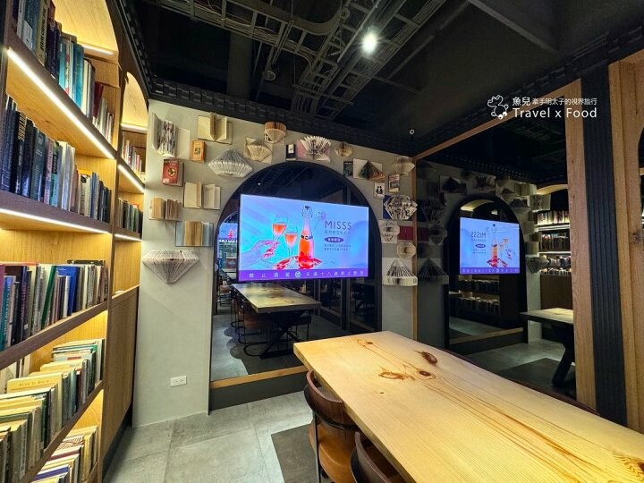 全台唯一可以用餐的圖書館！！會飛的書，會動的畫，在霍格華茲的魔法空間發揮想像力！金色三麥（桃園藝文店） @魚兒 x 牽手明太子的「視」界旅行