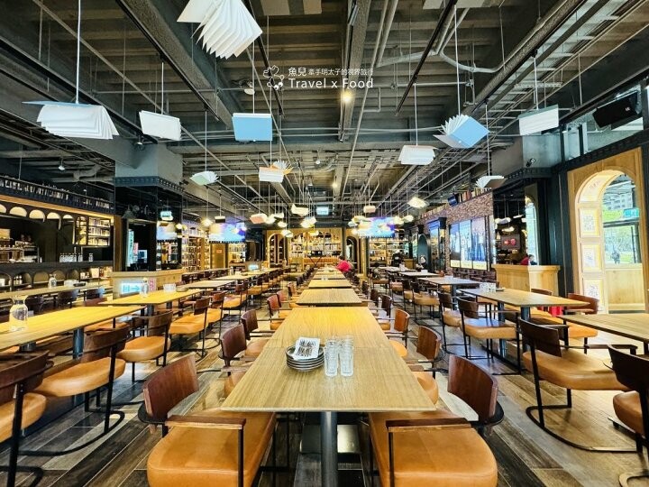 全台唯一可以用餐的圖書館！！會飛的書，會動的畫，在霍格華茲的魔法空間發揮想像力！金色三麥（桃園藝文店） @魚兒 x 牽手明太子的「視」界旅行