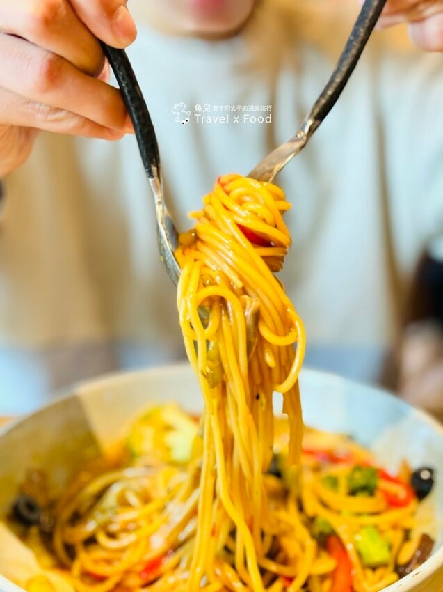 全台唯一可以用餐的圖書館！！會飛的書，會動的畫，在霍格華茲的魔法空間發揮想像力！金色三麥（桃園藝文店） @魚兒 x 牽手明太子的「視」界旅行