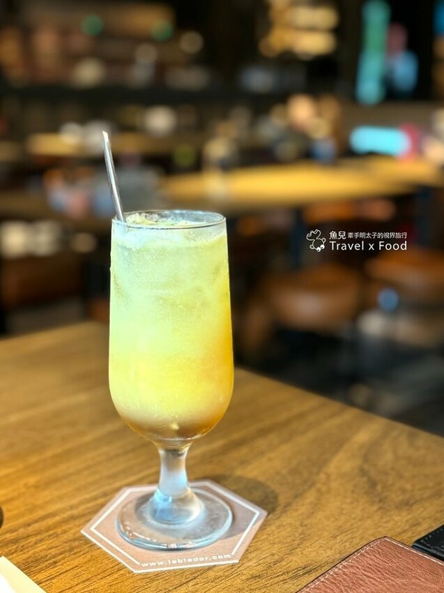 全台唯一可以用餐的圖書館！！會飛的書，會動的畫，在霍格華茲的魔法空間發揮想像力！金色三麥（桃園藝文店） @魚兒 x 牽手明太子的「視」界旅行