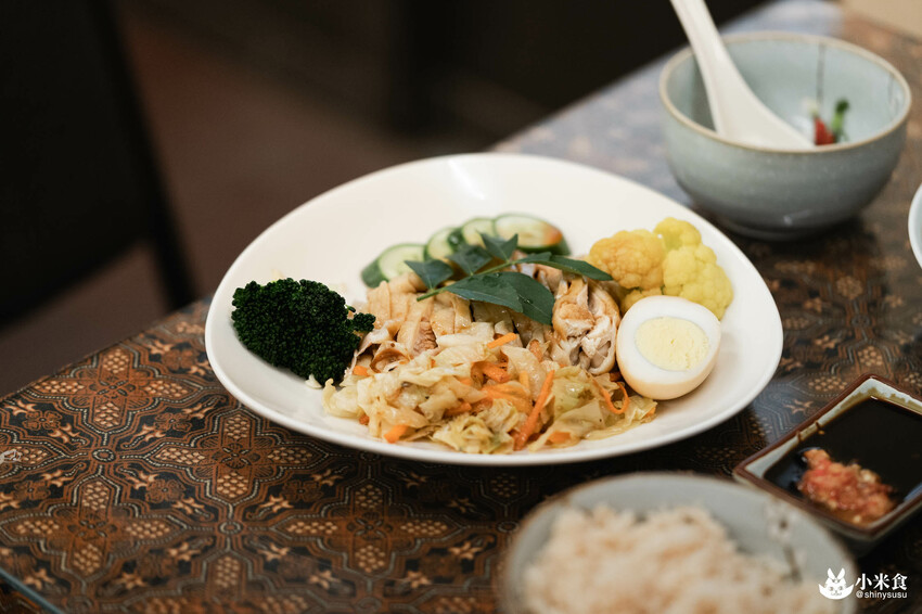 巴巴娘惹南洋料理重新開幕｜低調重返，走入民宅解個饞｜台中海南雞｜北區小吃推薦 - 小米食