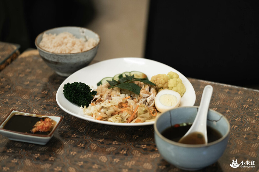 巴巴娘惹南洋料理重新開幕｜低調重返，走入民宅解個饞｜台中海南雞｜北區小吃推薦 - 小米食