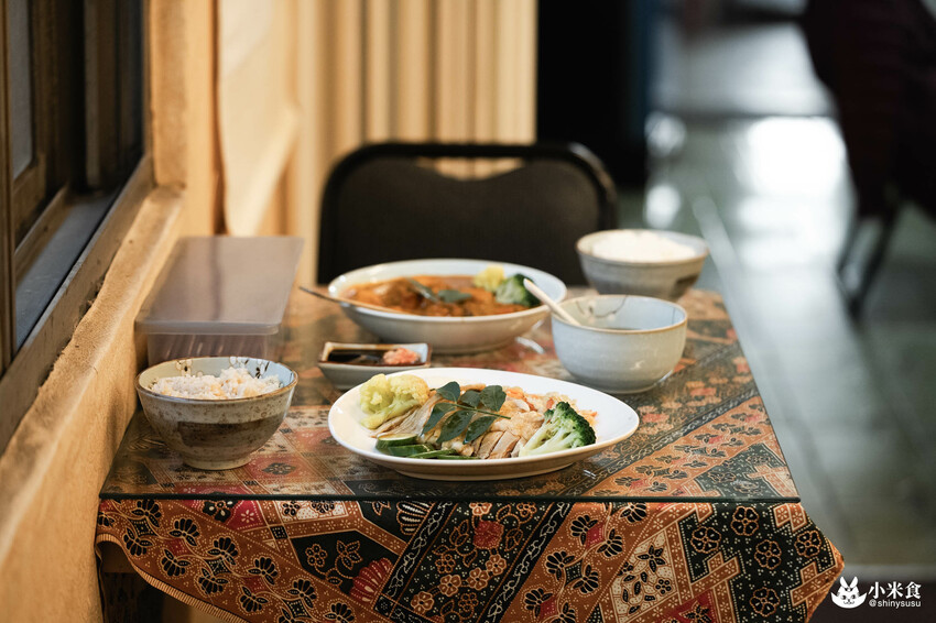 巴巴娘惹南洋料理重新開幕｜低調重返，走入民宅解個饞｜台中海南雞｜北區小吃推薦 - 小米食