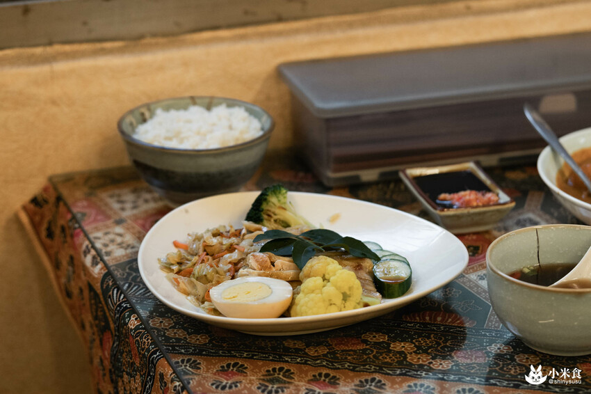 巴巴娘惹南洋料理重新開幕｜低調重返，走入民宅解個饞｜台中海南雞｜北區小吃推薦 - 小米食