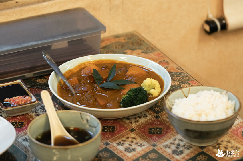 巴巴娘惹南洋料理重新開幕｜低調重返，走入民宅解個饞｜台中海南雞｜北區小吃推薦 - 小米食