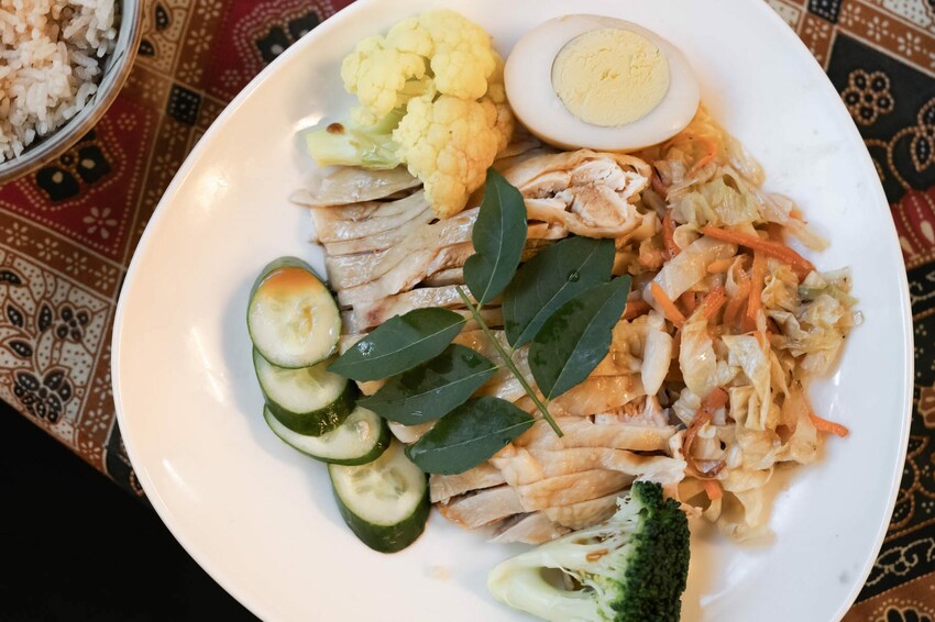 巴巴娘惹南洋料理重新開幕｜低調重返，走入民宅解個饞｜台中海南雞｜北區小吃推薦 - 小米食