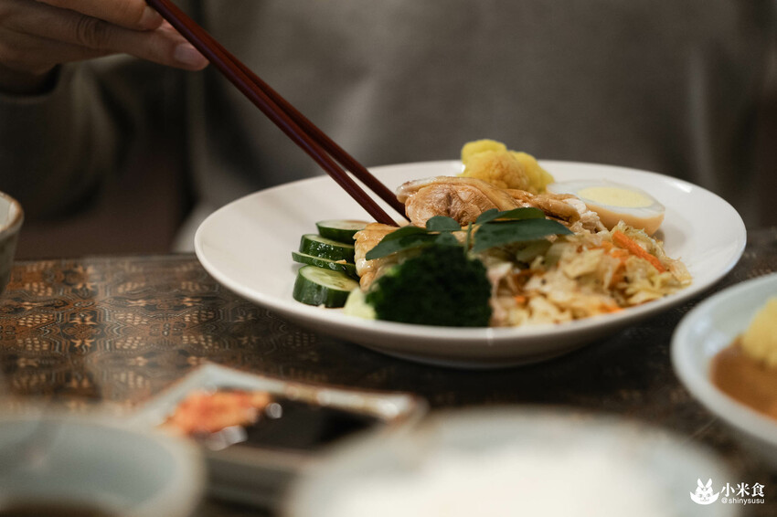 巴巴娘惹南洋料理重新開幕｜低調重返，走入民宅解個饞｜台中海南雞｜北區小吃推薦 - 小米食