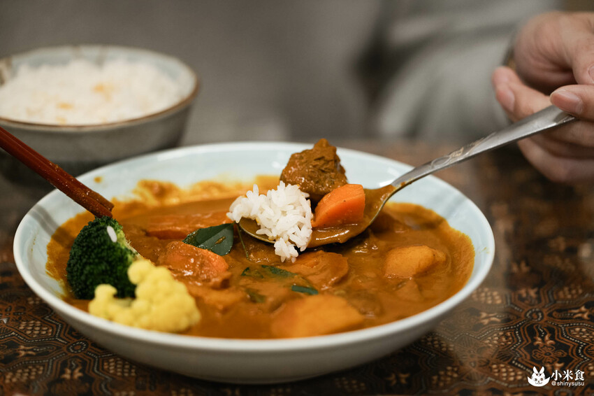 巴巴娘惹南洋料理重新開幕｜低調重返，走入民宅解個饞｜台中海南雞｜北區小吃推薦 - 小米食