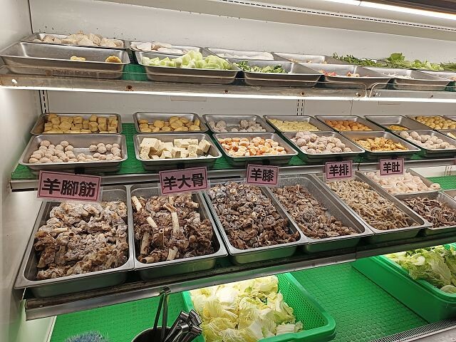 冬天必吃羊肉爐!苗栗「不打羊」火鍋吃到飽,自助吧超澎湃,CP值爆棚。