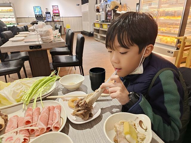 冬天必吃羊肉爐!苗栗「不打羊」火鍋吃到飽,自助吧超澎湃,CP值爆棚。