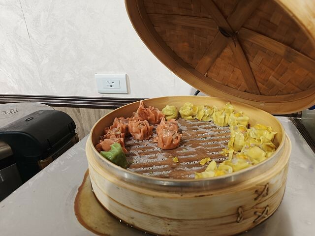 冬天必吃羊肉爐!苗栗「不打羊」火鍋吃到飽,自助吧超澎湃,CP值爆棚。