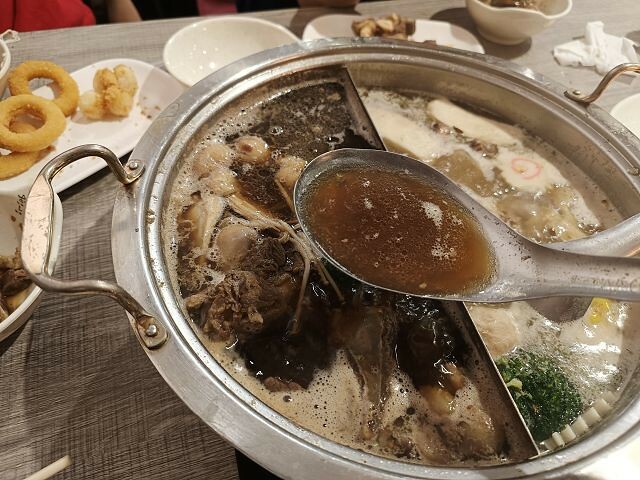 冬天必吃羊肉爐!苗栗「不打羊」火鍋吃到飽,自助吧超澎湃,CP值爆棚。