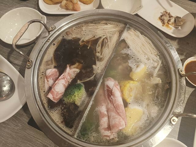 冬天必吃羊肉爐!苗栗「不打羊」火鍋吃到飽,自助吧超澎湃,CP值爆棚。