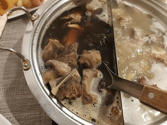 冬天必吃羊肉爐!苗栗「不打羊」火鍋吃到飽,自助吧超澎湃,CP值爆棚。