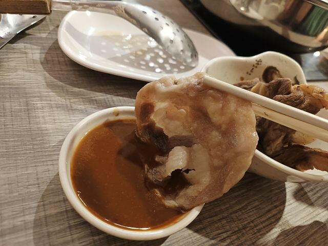 冬天必吃羊肉爐!苗栗「不打羊」火鍋吃到飽,自助吧超澎湃,CP值爆棚。