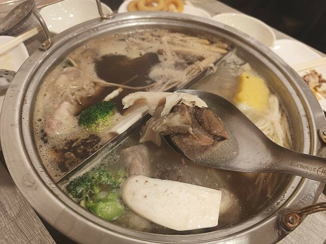 冬天必吃羊肉爐!苗栗「不打羊」火鍋吃到飽,自助吧超澎湃,CP值爆棚。