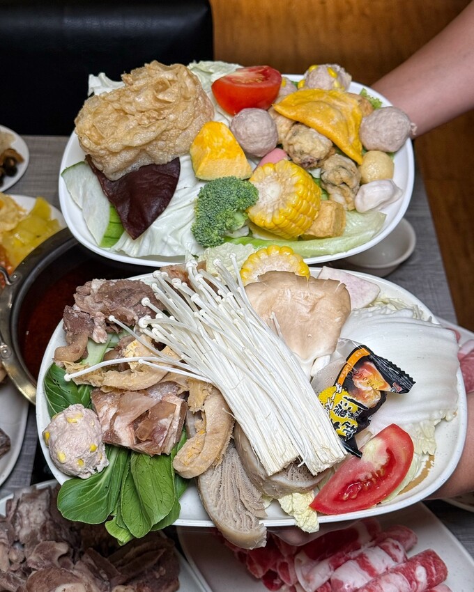 【不打羊-頭份店羊肉爐牛肉爐吃到飽】每人530元起就能享上百種豐富食材吃到飽，還能免費升級鴛鴦鍋！月底吃土又想吃羊肉爐吃到飽，就來不打羊吧！ - 阿華田的美食日記