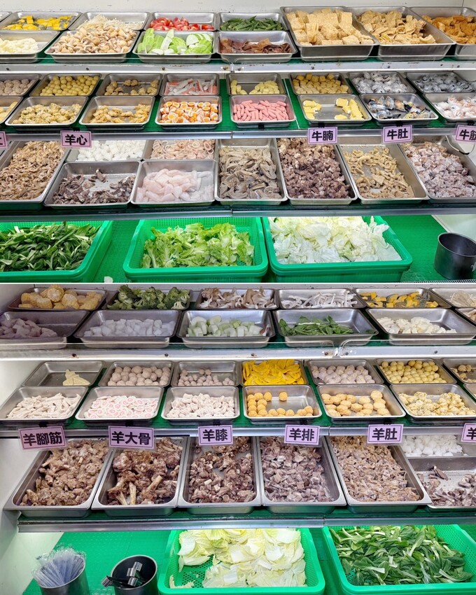 【不打羊-頭份店羊肉爐牛肉爐吃到飽】每人530元起就能享上百種豐富食材吃到飽，還能免費升級鴛鴦鍋！月底吃土又想吃羊肉爐吃到飽，就來不打羊吧！ - 阿華田的美食日記