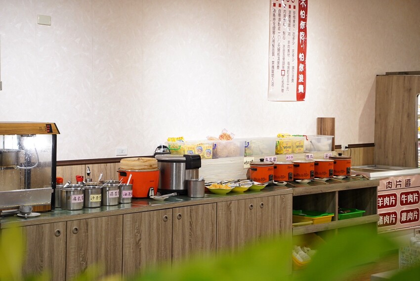 【不打羊-頭份店羊肉爐牛肉爐吃到飽】每人530元起就能享上百種豐富食材吃到飽，還能免費升級鴛鴦鍋！月底吃土又想吃羊肉爐吃到飽，就來不打羊吧！ - 阿華田的美食日記