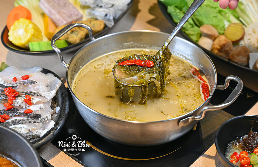 肉多多台中秀泰店，蔬菜自助吧吃到飽推薦，平日午餐3.5小時讓你慢慢吃-妮妮布魯