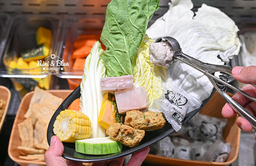 肉多多台中秀泰店，蔬菜自助吧吃到飽推薦，平日午餐3.5小時讓你慢慢吃-妮妮布魯