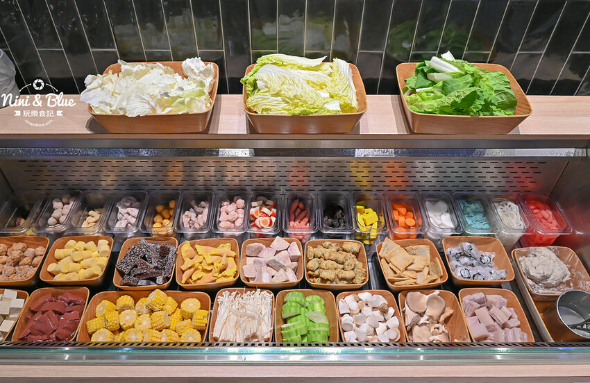 肉多多台中秀泰店，蔬菜自助吧吃到飽推薦，平日午餐3.5小時讓你慢慢吃-妮妮布魯
