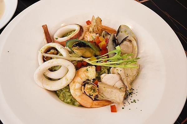 高雄市左營區一台斤的蛤蠣義大利麵我終於吃到你啦！左營高鐵周邊貨真價實的義大利麵聚餐餐廳就在【ROSA義大利餐廳】＊高