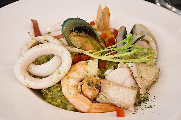 高雄市左營區一台斤的蛤蠣義大利麵我終於吃到你啦！左營高鐵周邊貨真價實的義大利麵聚餐餐廳就在【ROSA義大利餐廳】＊高